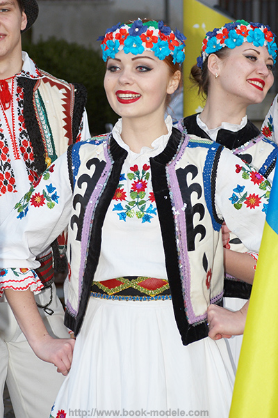 Les belles Ukrainiennes dans leur costume traditionnel